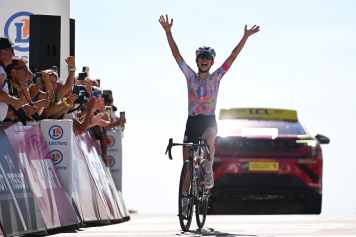 Mit Super-Solo: Niewiadoma gewinnt am Mont Ventoux und übernimmt Gelb
