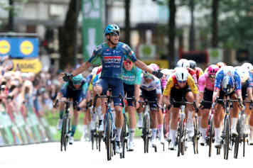 Magnier wins the sprint on Mönckebergstraße