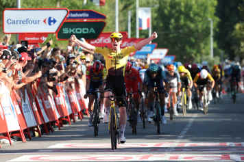 Brennan gewinnt im Sprint gegen Pogacar erste WorldTour-Etappe