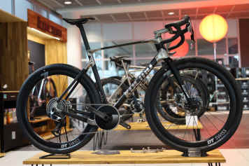 Neue Titan-Gravelbikes von Kocmo