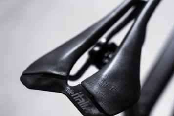 Selle Italia präsentiert SLR Racing Replica mit Carbon-Skelett