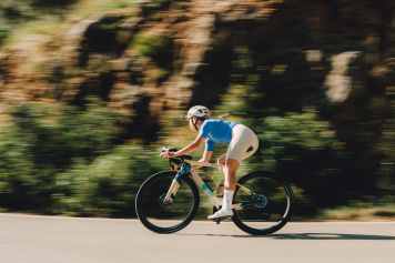 Rose Bikes und Julia Alina Schuler bringen Kunst ans Rennrad