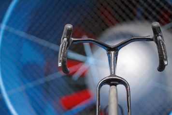 Vier Aero-Rennräder im Watt-Vergleich