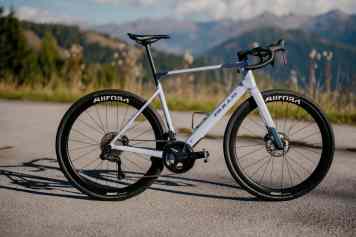 Rennrad-Speed mit Gravel-DNA