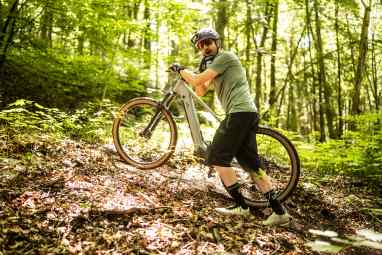 Kann das Crivit Peak 709 gegen ein Marken-MTB bestehen?