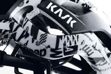 Rennrad-Helm im abgefahrenen Maap-Look