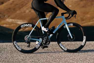 Zwei neue Versionen des Stahlrenners