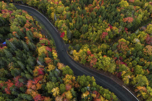 Mit dem Rad über den Cabot Trail im kanadischen Herbst