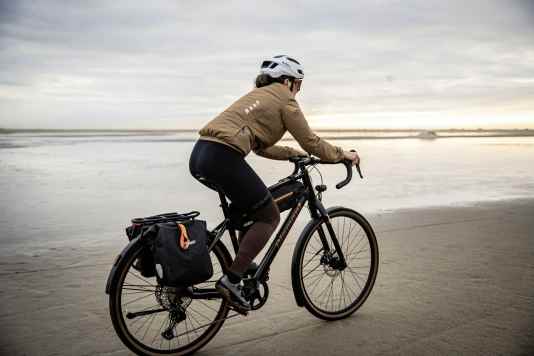 Neues Gravelbike mit Komplettausstattung unter 1700 Euro