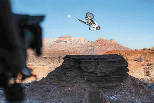 Leo Erhardt will’s wissen!