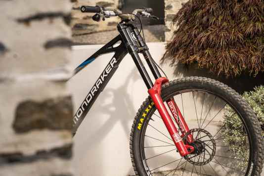 Präzision und Kontrolle für Downhill-Bestzeiten