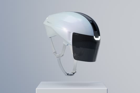 Fahrradhelm mit Heads-Up-Display & KI-Warnsystem
