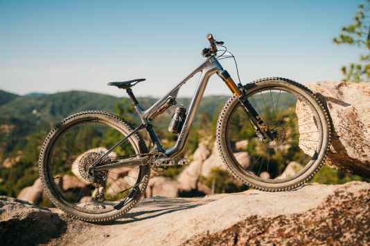 Das neue Canyon Lux Trail CF ist leicht und bezahlbar