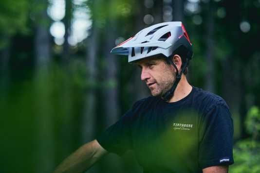 Neuer Trailhelm setzt auf Motorsport-Technik und maximale Belüftung