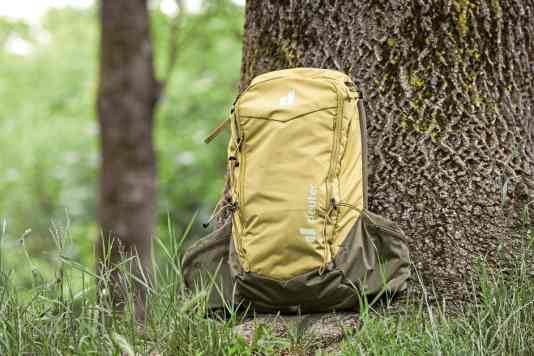 Helm, Rucksack und Schuhe im Praxis-Check