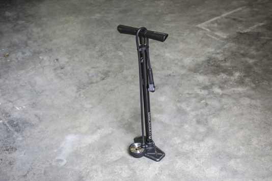 Fahrradpumpe mit cleverem Pumpenkopf im Test