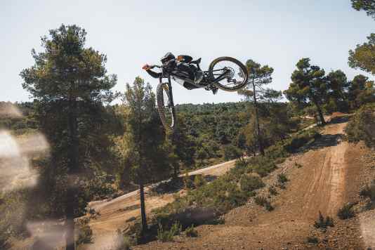 Freeride ain't dead: Mondraker mit neuem Freerider ohne Motor