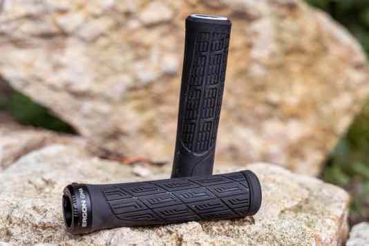 Trail-Griff mit versteckter Ergonomie