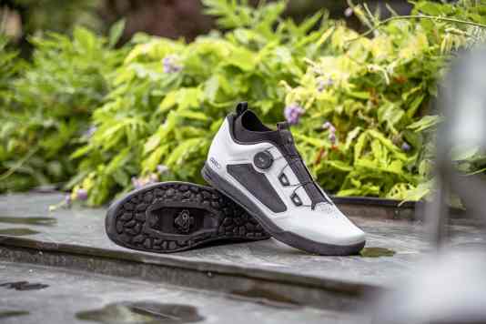 Trail-Schuh mit Downhill-Genen im Test