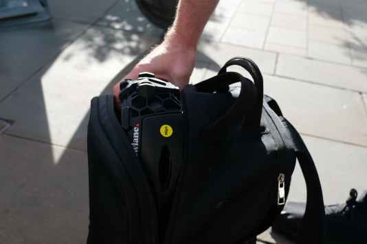 Erster faltbarer Helm von Newlane mit Mips-Sicherheits-Feature