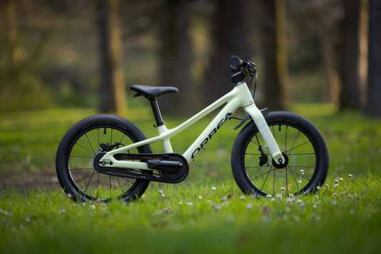 Verwandelt sich vom Laufrad zum Kinderrad