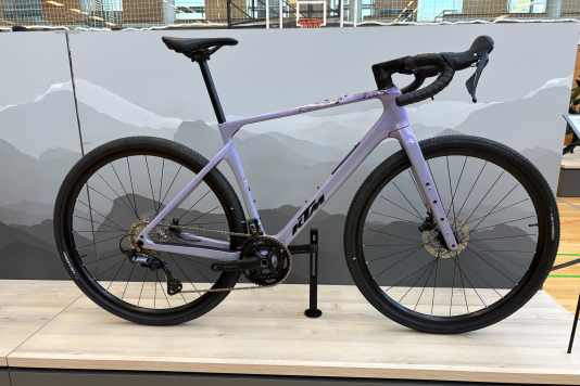 1.899 Euro für das Vollcarbon-Gravelbike