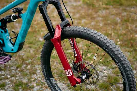 Was die Downhill-Weltcup-Technologie mit einer Enduro-Gabel macht!