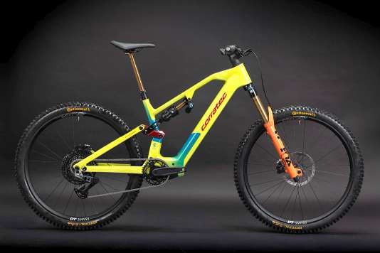 Zwei bayerische Carbon-Fullys mit Avinox-Antrieb