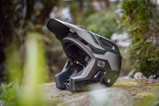 Zwei neue Helme für maximale Sicherheit