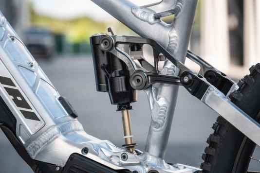 Neuer MTB-Dämpfer kommt als Einteiler