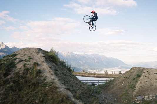 Gravel? Gabriel Wibmer sah ein Downhill-Bike
