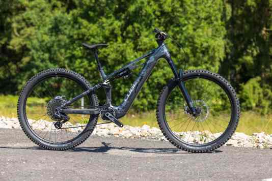 Cubes Trail-Rakete mit Avinox M2S