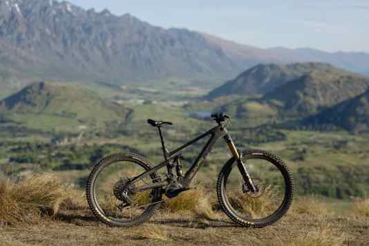 Avinox-Enduro mit High-Pivot-Hinterbau