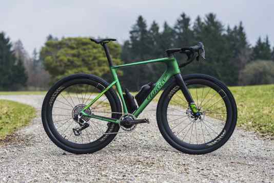 Gravel-Rennmaschine mit Traktorreifen