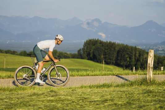 Giant Propel Advanced SL vs. Specialized S-Works Tarmac SL9