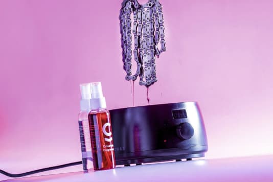 Flüssig oder heiß? 16 Kettenwachse im großen TOUR-Test