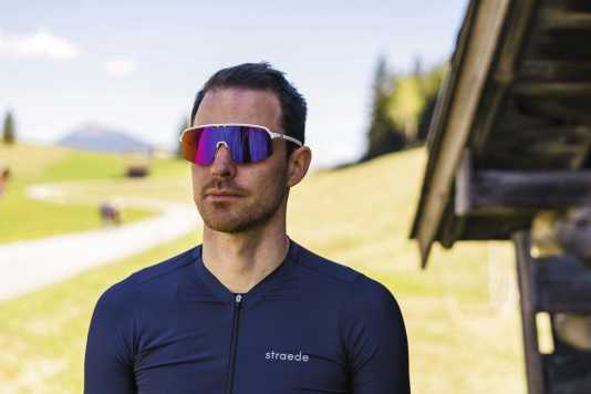 Praktische Gadgets - Fitness-Armband, Radbrille, Lenkerband, Minikompressor & Mini-Klingel