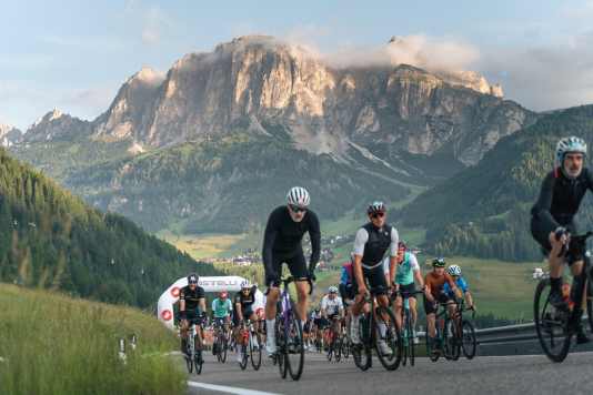 Doro Wierer, Vincenzo Nibali, Daniel Oss und Fabio Aru starten