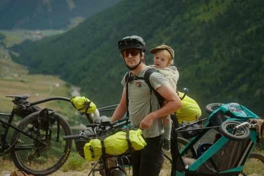 Zwei Väter und zwei Söhne auf Bikepacking-Tour