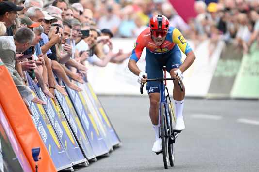 Italienischer Radprofi stürzt kurz vor dem Ziel