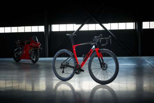 Nobel-Marke präsentiert neues Rennrad und Gravelbike
