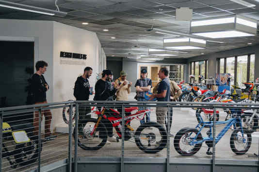 Führung vom Schwarzenegger-Bike zum Windtunnel