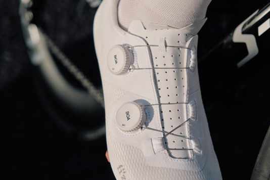 Rennradschuh mit Fiber-Composite-Sohle und BOA-System