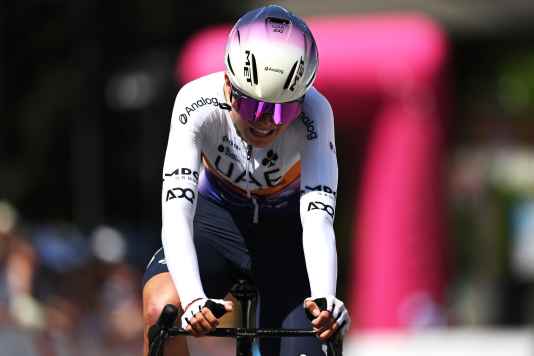 Blasi nutzt Machtkampf zwischen UCI und Teams für Auftaktsieg im Bergzeitfahren