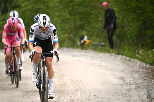 Vollering gewinnt improvisierte Zielankuft am Colle delle Finestre