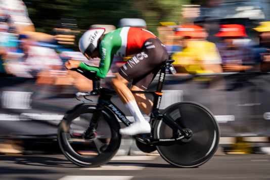 Why the Yellow Jersey becomes a handicap in the time trial