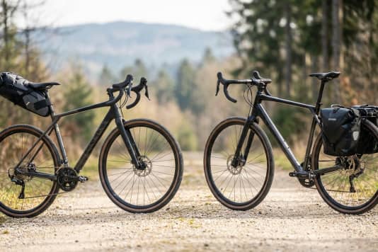 Arschrakete oder Gepäckträger? Was fürs Gravelbike wirklich besser ist