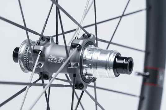 Neue Rennrad-Laufräder: Aerodynamisch, steif, leicht