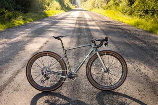 Ist das Rennrad oder schon Gravelbike? Der Frauen-Flitzer im Check