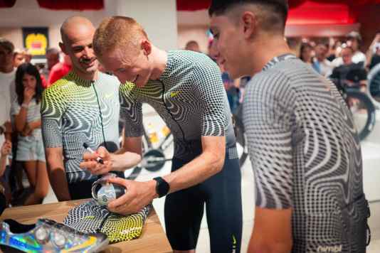 Nimbl und Nike kleiden Team Visma | Lease a Bike mit Étoile-Kollektion ein